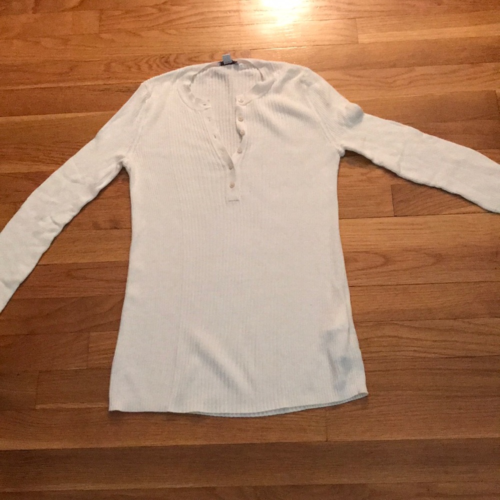 Gap quarter length sleeved shirt